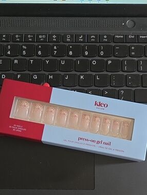 Kleo Kolor Press-On Gel Nails — Floral Fields